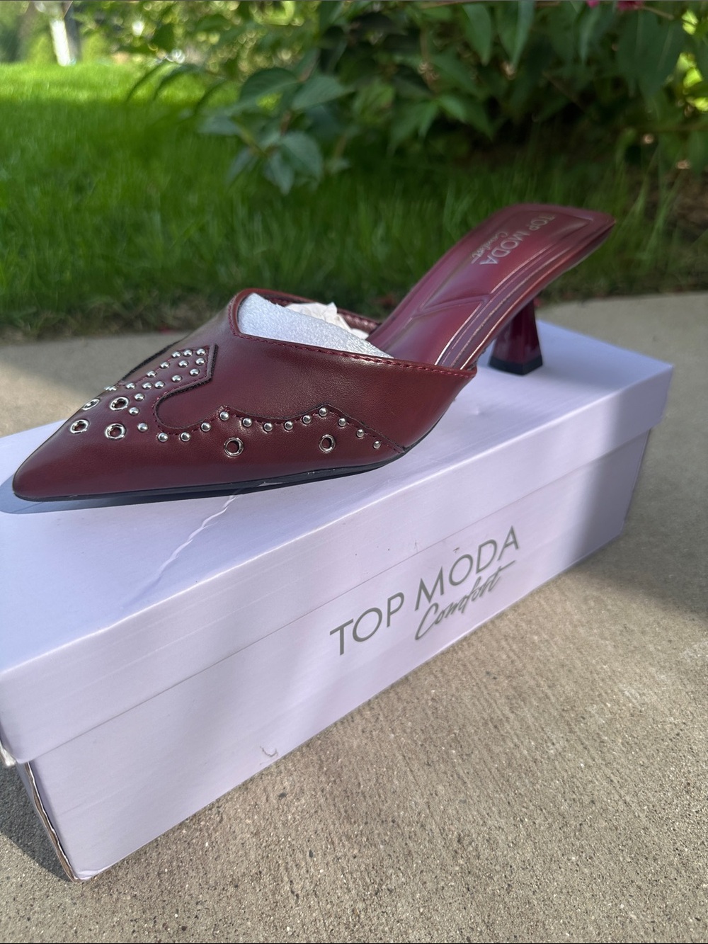TOP Moda Burgundy Pointed Studded Mule ๐ฅ SIZE 6